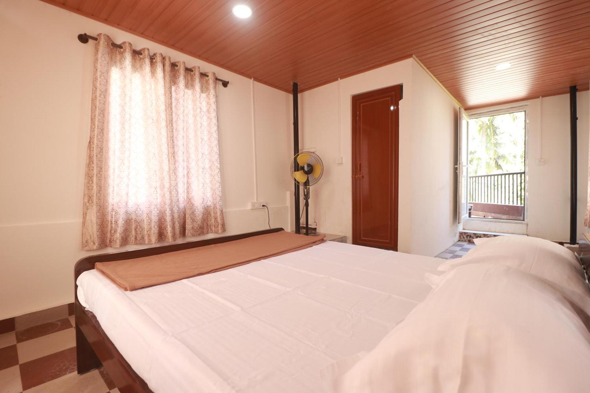 Kushālnagar Flintstone Home מראה חיצוני תמונה